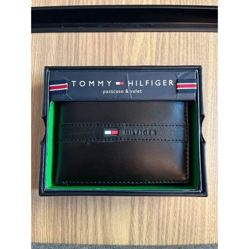 Tommy Hilfiger NEW men’s Passcase & valet Wallet